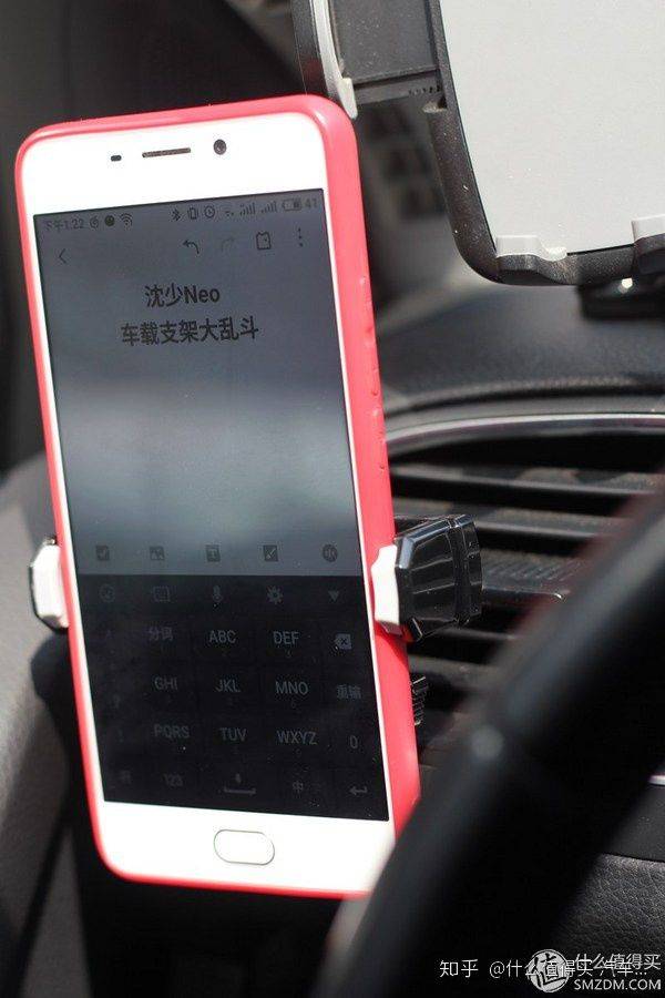 科技革新下的駕駛新體驗，最新款車載手機亮相！